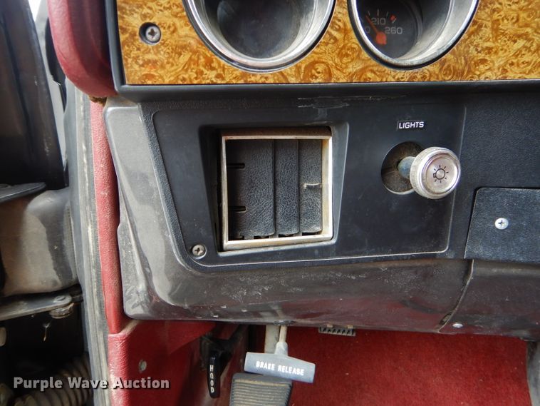 image for item GN9362 1991 Chevrolet Suburban  SUV