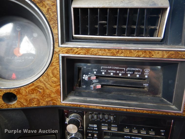 image for item GN9362 1991 Chevrolet Suburban  SUV