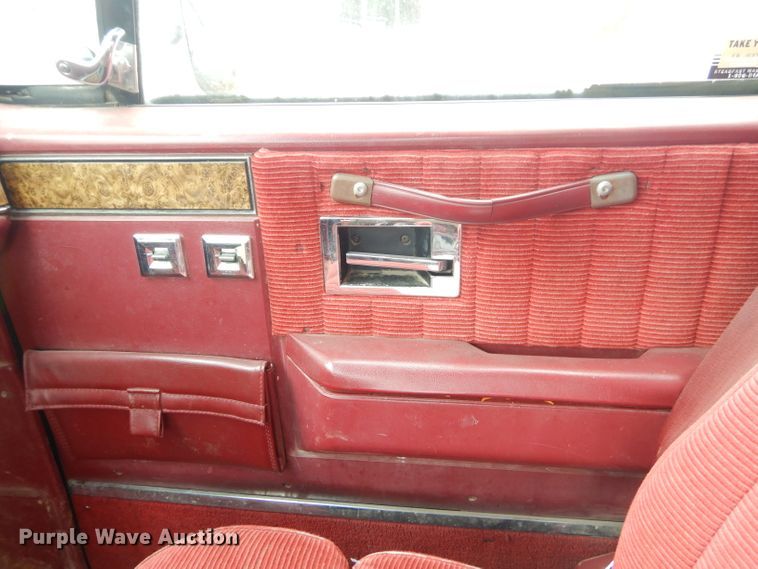 image for item GN9362 1991 Chevrolet Suburban  SUV