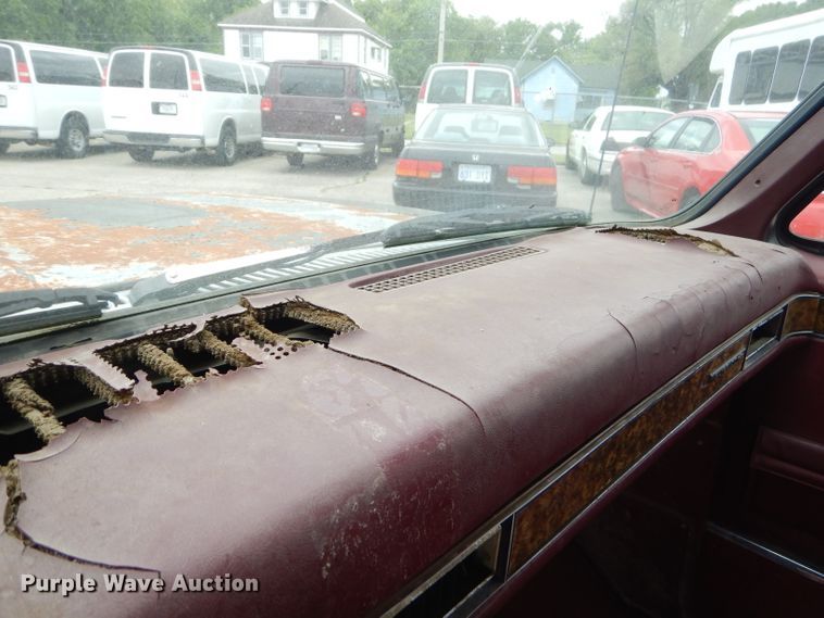 image for item GN9362 1991 Chevrolet Suburban  SUV