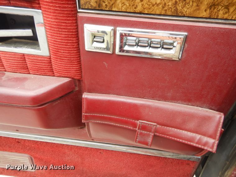 image for item GN9362 1991 Chevrolet Suburban  SUV