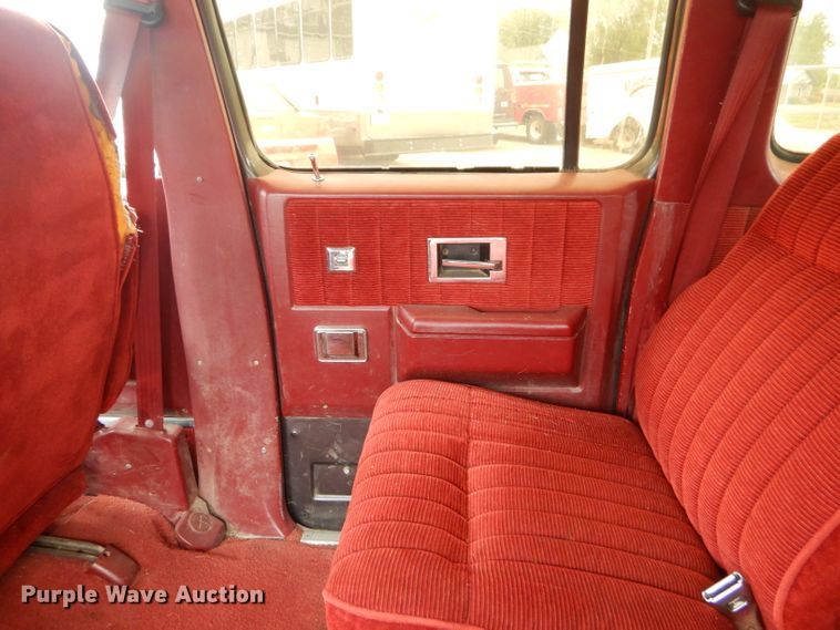 image for item GN9362 1991 Chevrolet Suburban  SUV