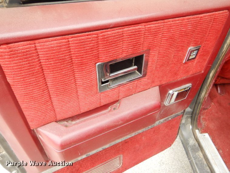 image for item GN9362 1991 Chevrolet Suburban  SUV