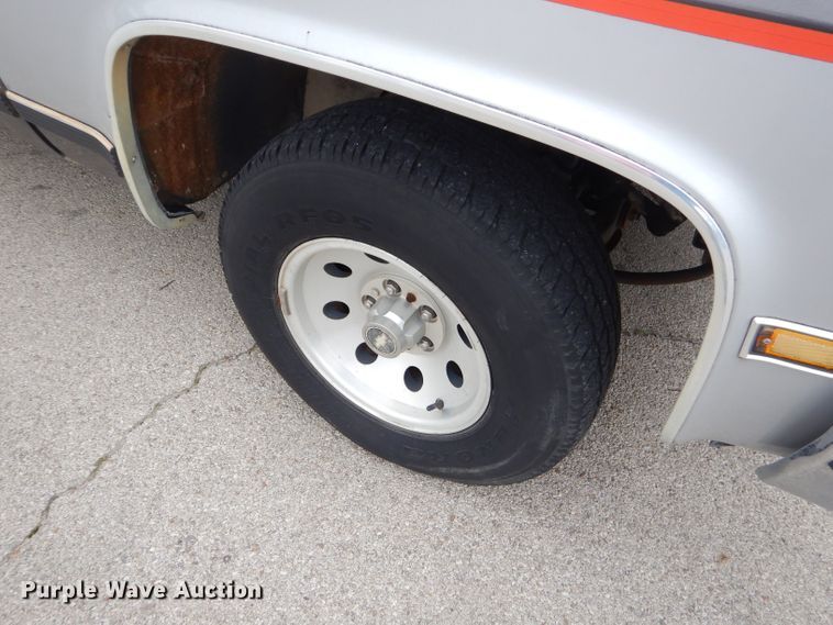 image for item GN9362 1991 Chevrolet Suburban  SUV