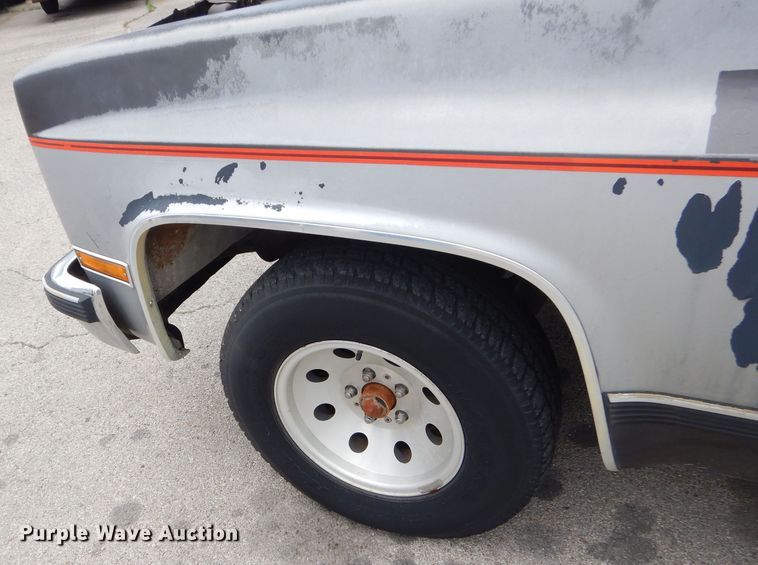 image for item GN9362 1991 Chevrolet Suburban  SUV