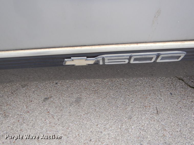 image for item GN9362 1991 Chevrolet Suburban  SUV