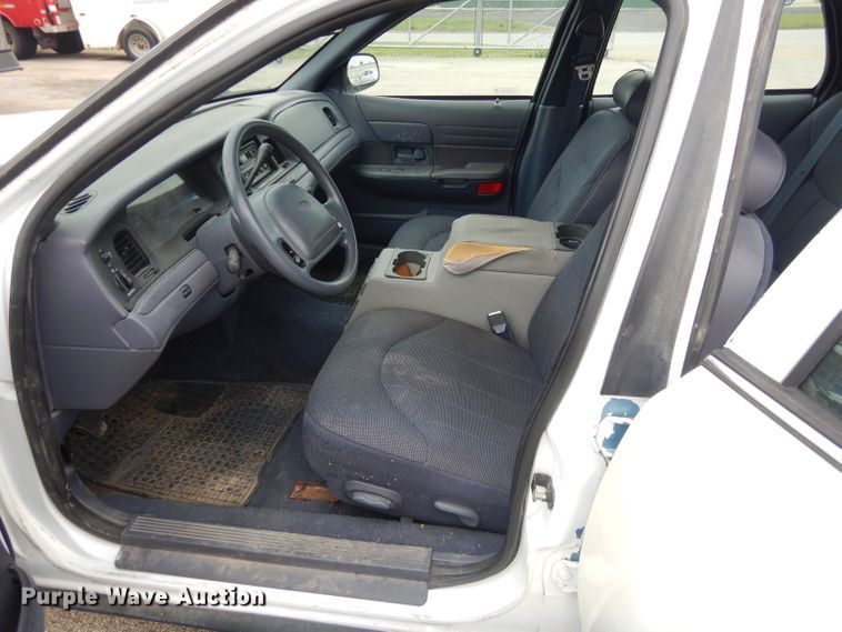 image for item GN9365 1998 Ford Crown Victoria Police Interceptor