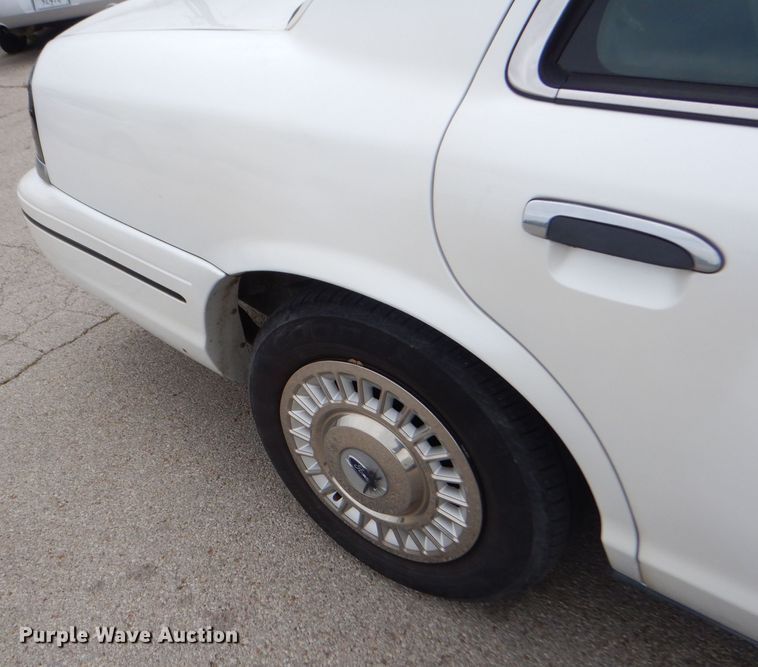 image for item GN9365 1998 Ford Crown Victoria Police Interceptor