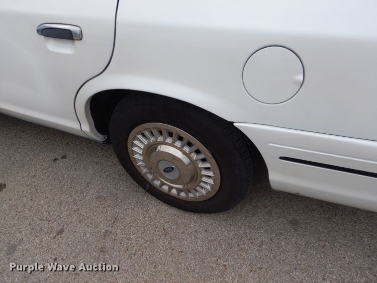 image for item GN9365 1998 Ford Crown Victoria Police Interceptor