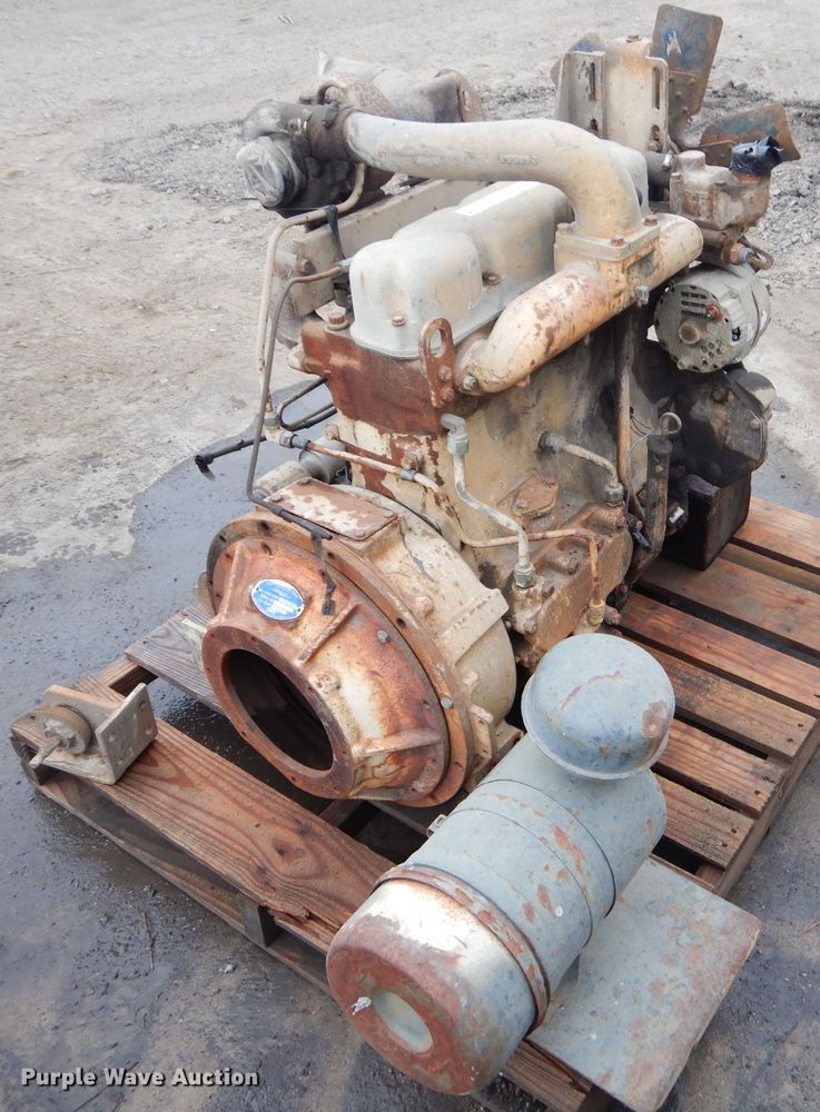 image for item GN9383 Allis Chalmers four cylinder diesel engine