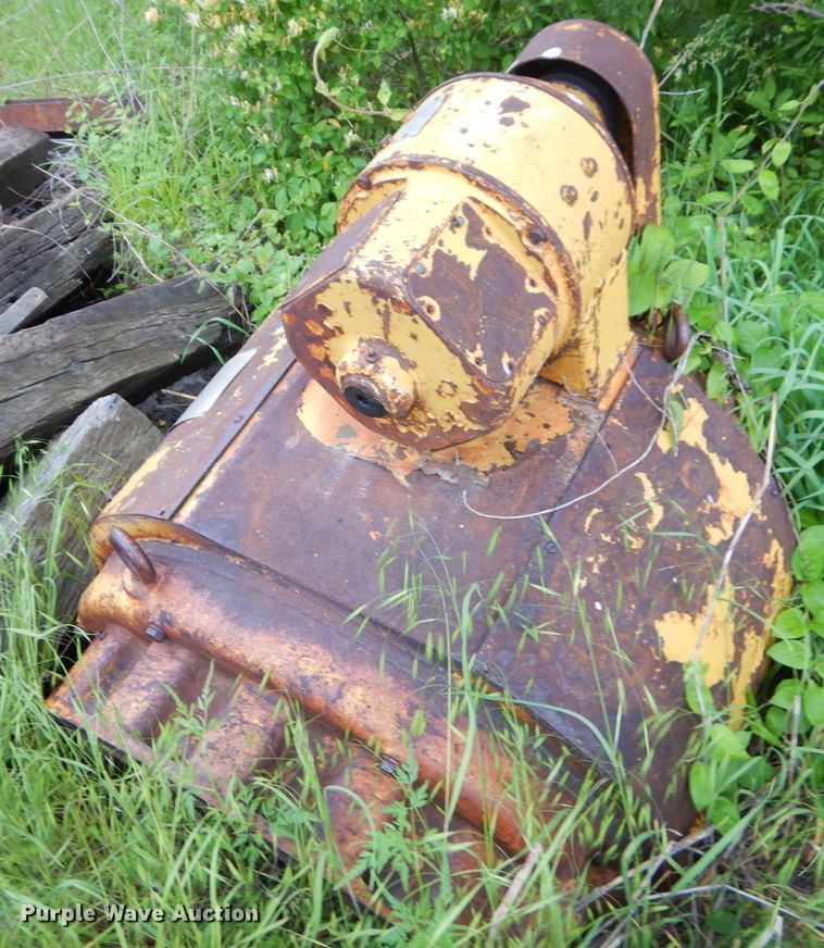 image for item GN9384 Caterpillar six cylinder diesel engine