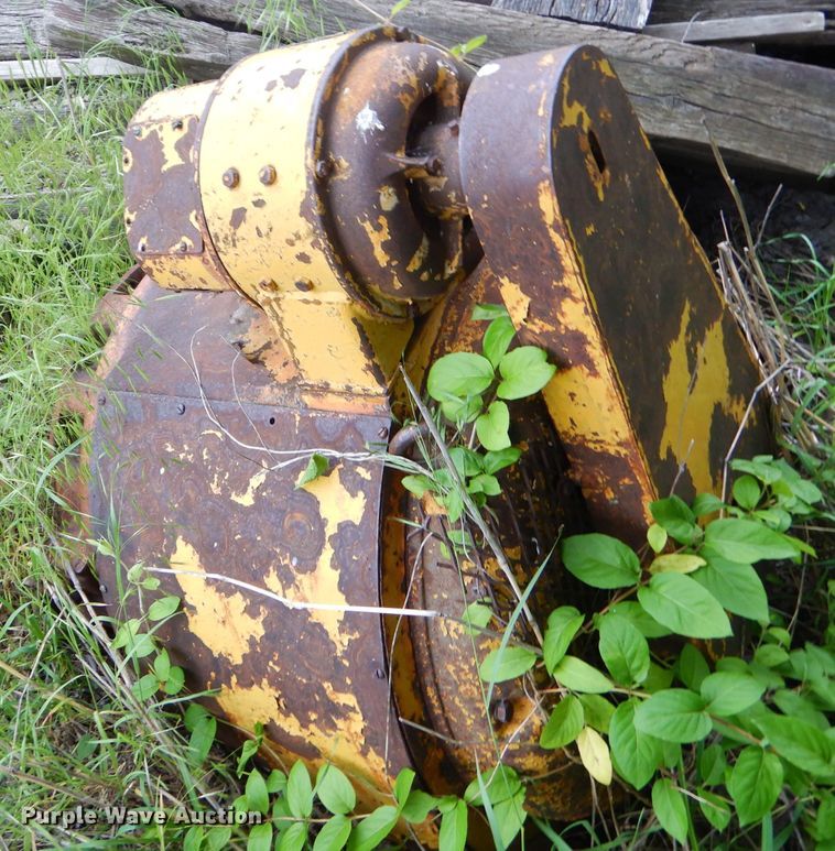 image for item GN9384 Caterpillar six cylinder diesel engine