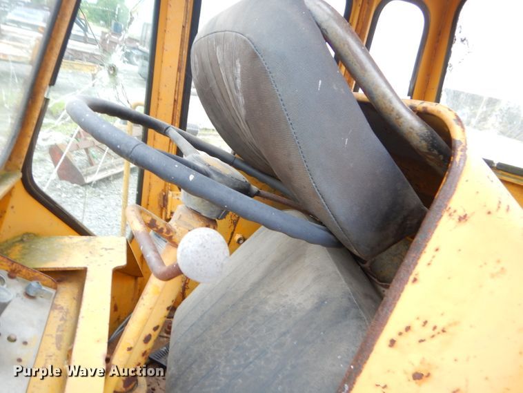 image for item GN9385 1966 Caterpillar 950  wheel loader