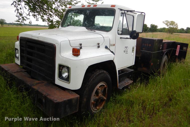 image for item GN9386 1980 International 1854  utility truck