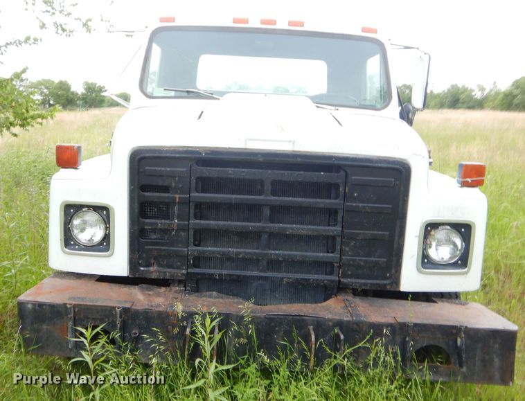 image for item GN9386 1980 International 1854  utility truck