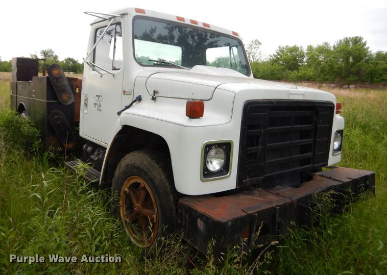 image for item GN9386 1980 International 1854  utility truck