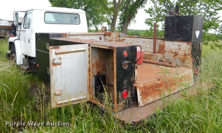 image for item GN9386 1980 International 1854  utility truck