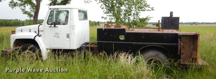 image for item GN9386 1980 International 1854  utility truck