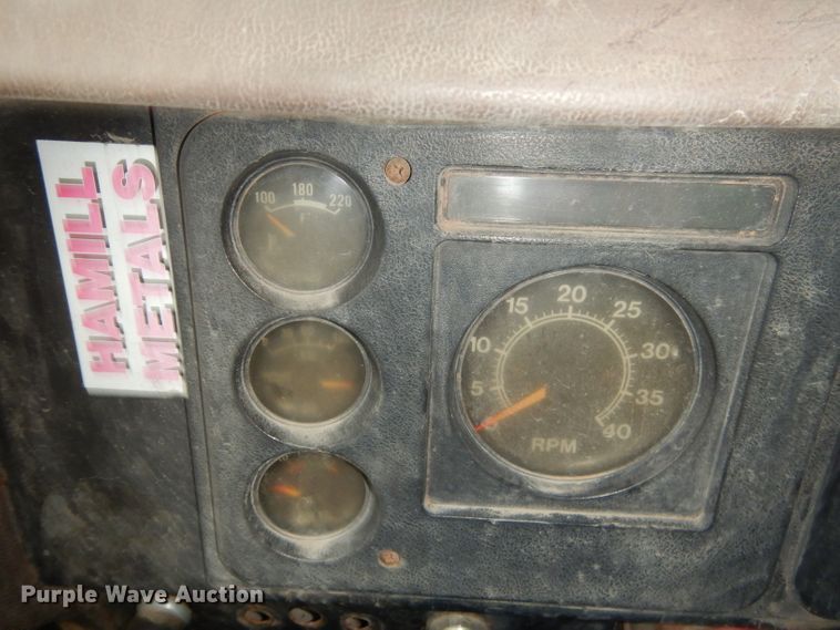 image for item GN9386 1980 International 1854  utility truck