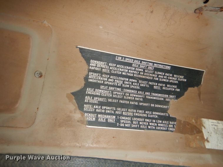 image for item GN9386 1980 International 1854  utility truck