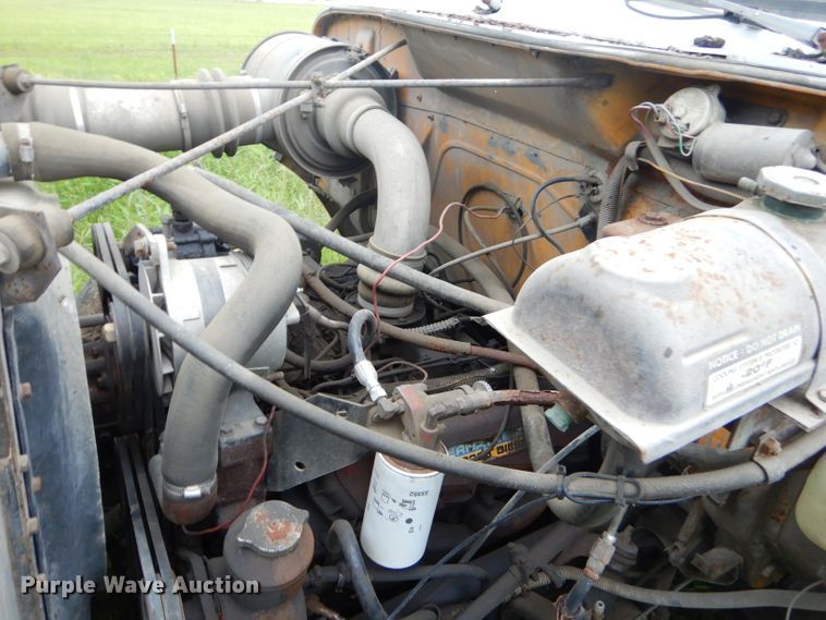 image for item GN9386 1980 International 1854  utility truck