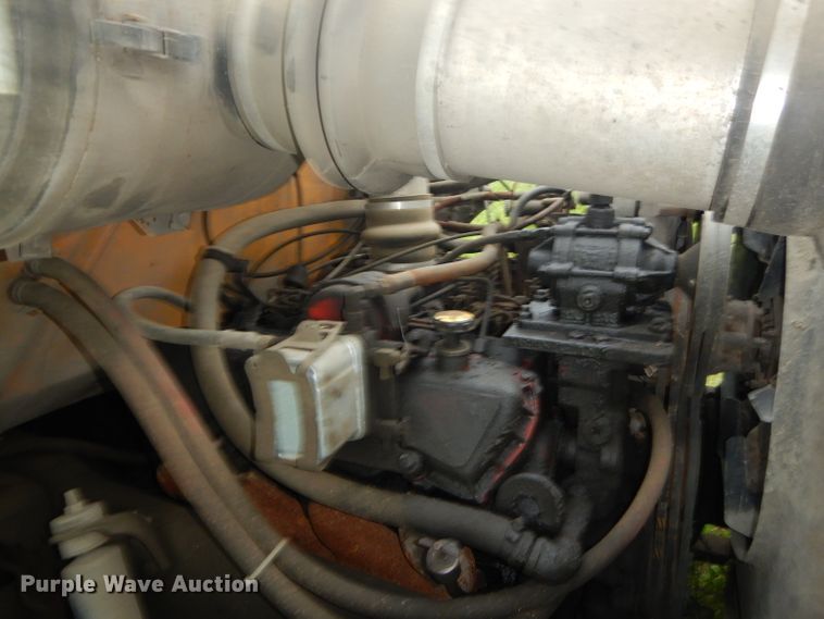 image for item GN9386 1980 International 1854  utility truck