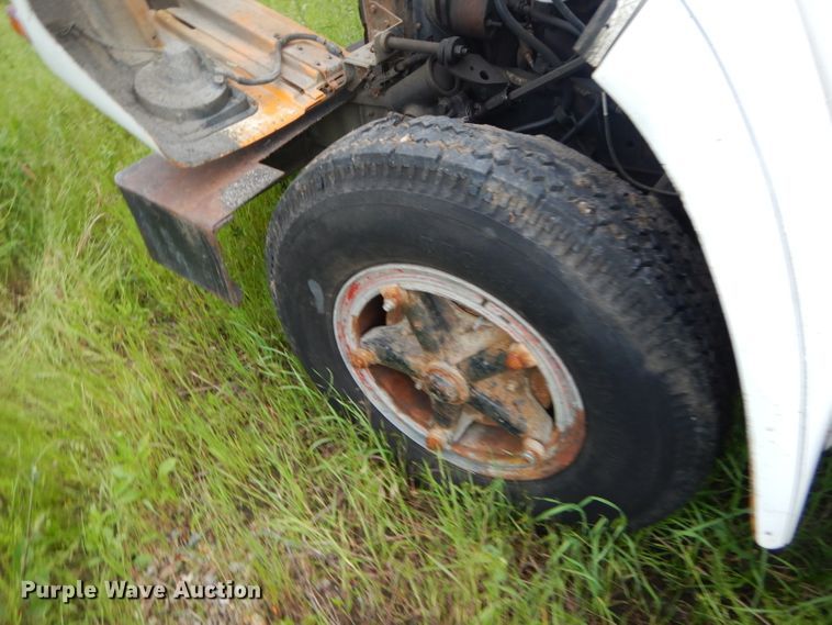 image for item GN9386 1980 International 1854  utility truck