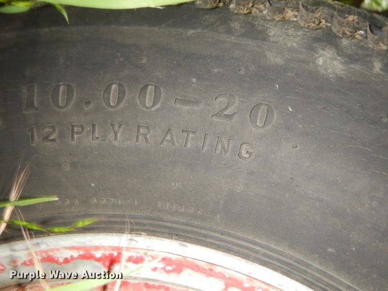 image for item GN9386 1980 International 1854  utility truck