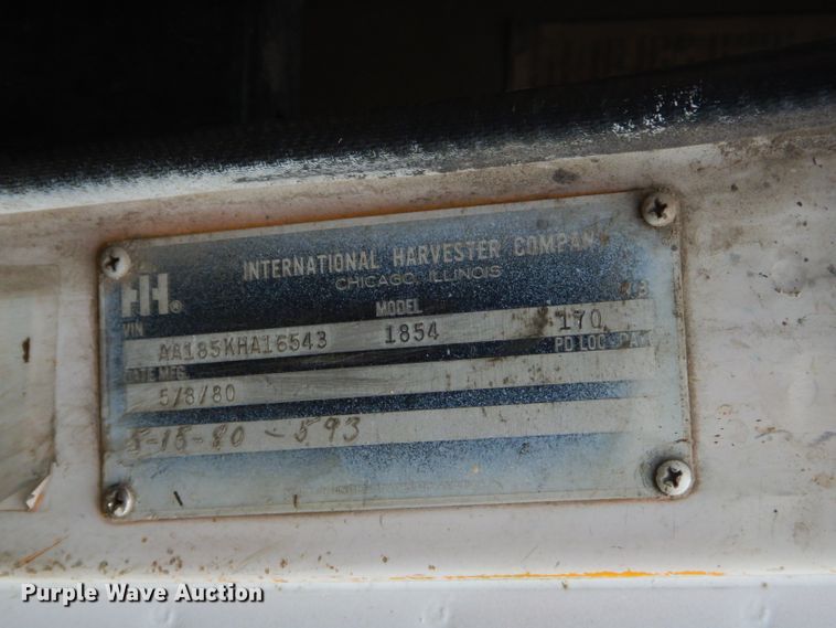 image for item GN9386 1980 International 1854  utility truck