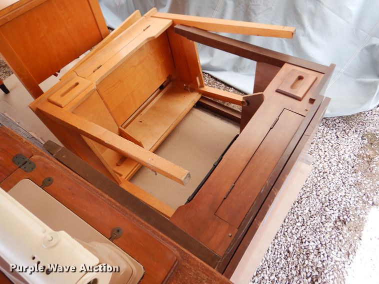 image for item GO9170 (9) sewing machines