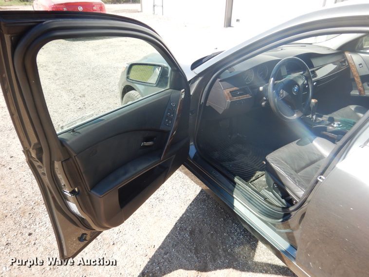 image for item GO9190 2006 BMW 530XI