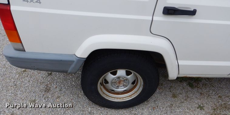 image for item GO9683 1999 Jeep Cherokee  SUV