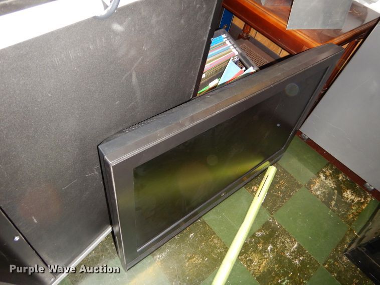 image for item GP9212 (3) televisions