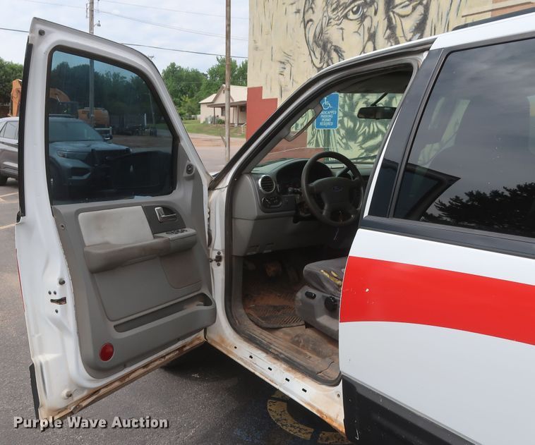 image for item GS9927 2004 Ford Expedition XLT  SUV