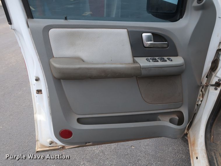 image for item GS9927 2004 Ford Expedition XLT  SUV