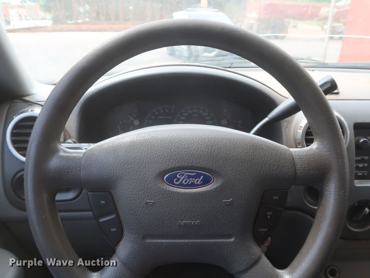 image for item GS9927 2004 Ford Expedition XLT  SUV