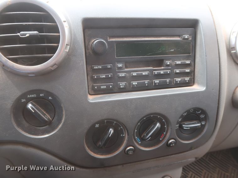 image for item GS9927 2004 Ford Expedition XLT  SUV