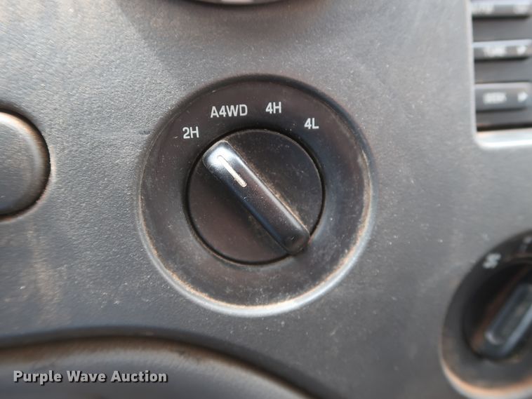 image for item GS9927 2004 Ford Expedition XLT  SUV