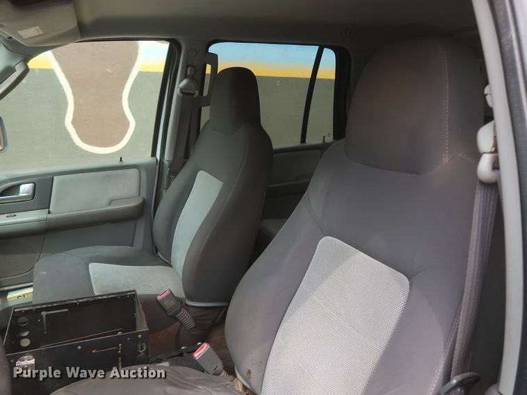image for item GS9927 2004 Ford Expedition XLT  SUV