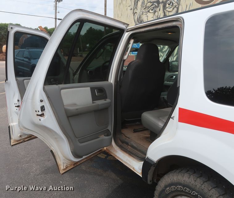 image for item GS9927 2004 Ford Expedition XLT  SUV