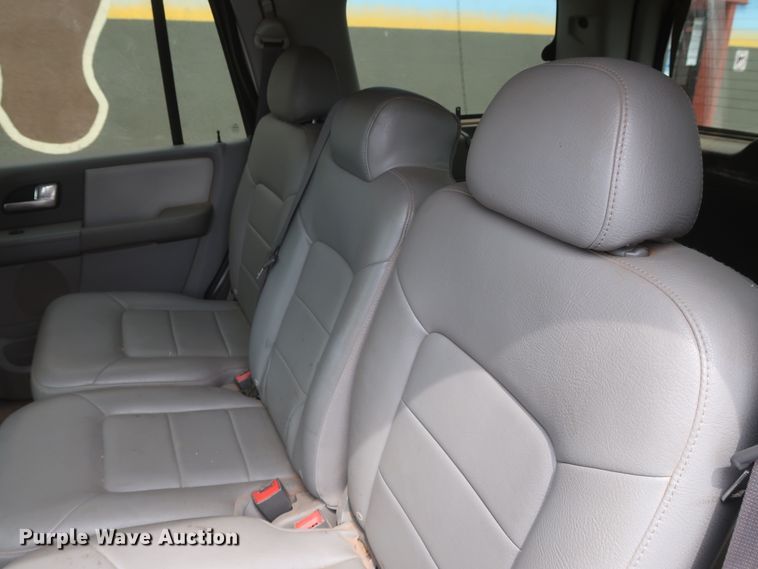 image for item GS9927 2004 Ford Expedition XLT  SUV