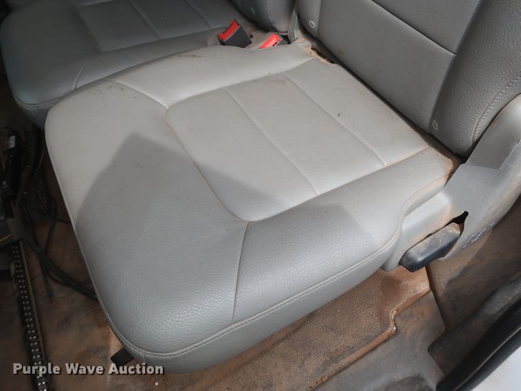 image for item GS9927 2004 Ford Expedition XLT  SUV