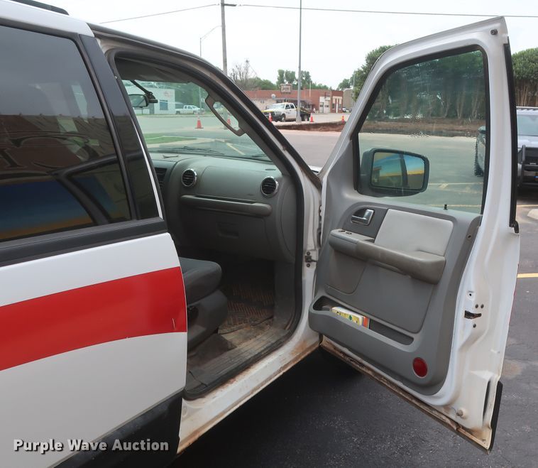 image for item GS9927 2004 Ford Expedition XLT  SUV