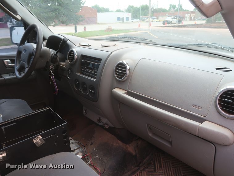 image for item GS9927 2004 Ford Expedition XLT  SUV
