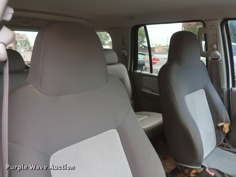 image for item GS9927 2004 Ford Expedition XLT  SUV