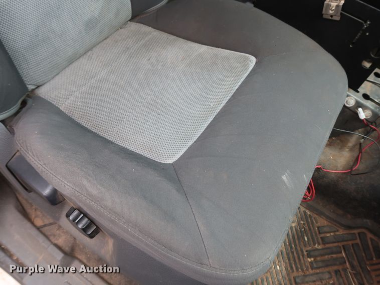 image for item GS9927 2004 Ford Expedition XLT  SUV