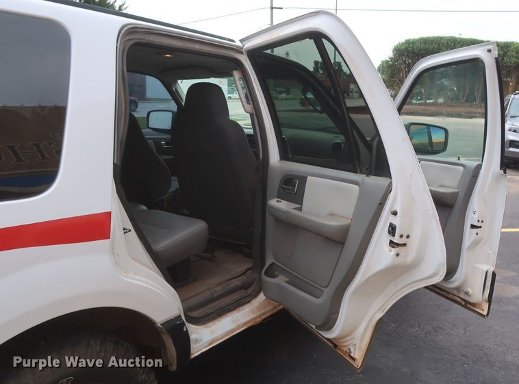 image for item GS9927 2004 Ford Expedition XLT  SUV