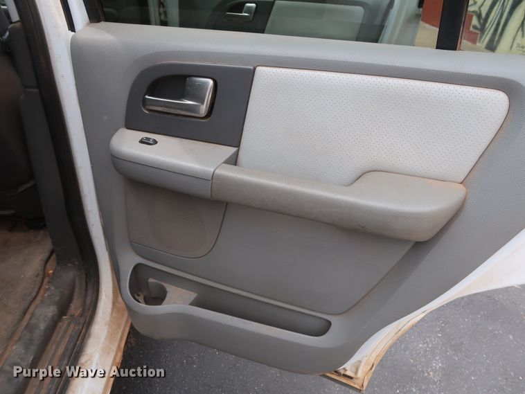 image for item GS9927 2004 Ford Expedition XLT  SUV