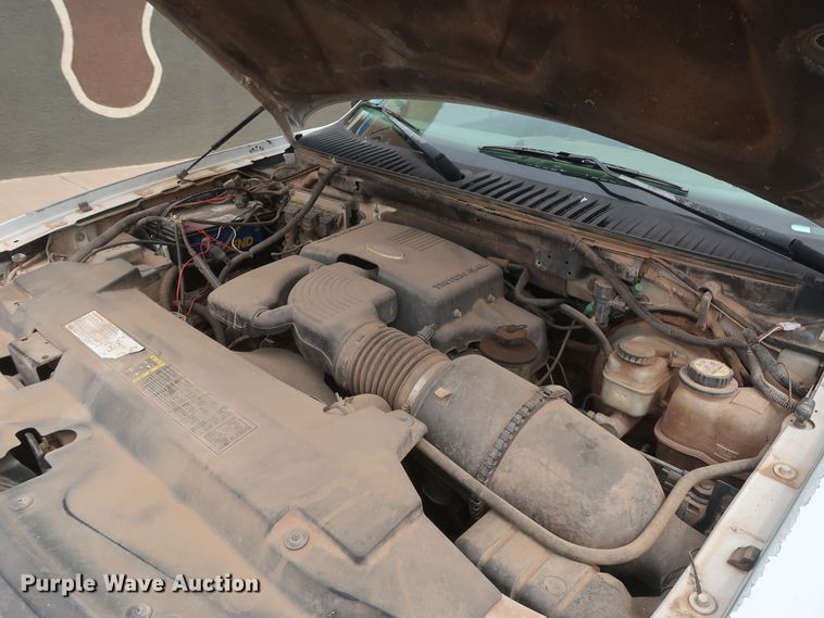 image for item GS9927 2004 Ford Expedition XLT  SUV