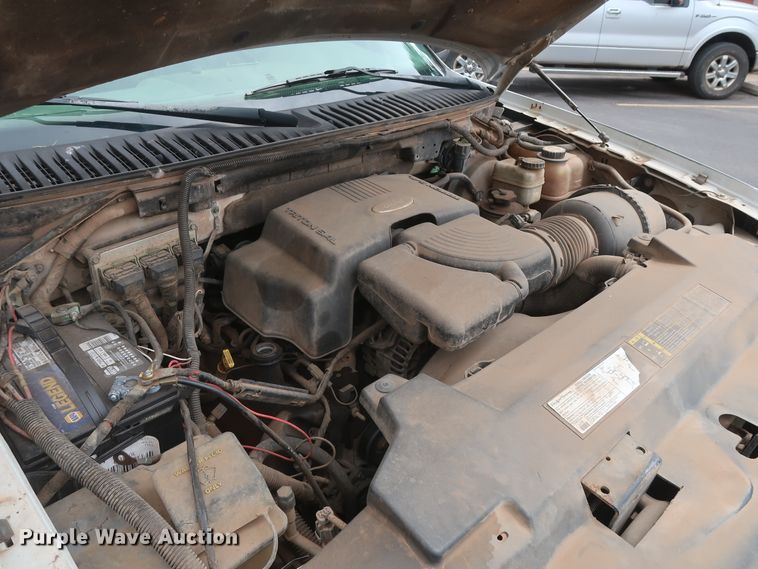 image for item GS9927 2004 Ford Expedition XLT  SUV